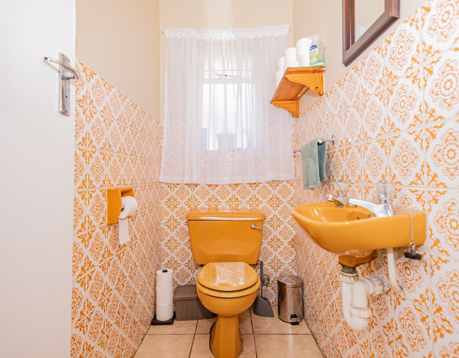 4 Bedroom Property for Sale in Kenridge Western Cape